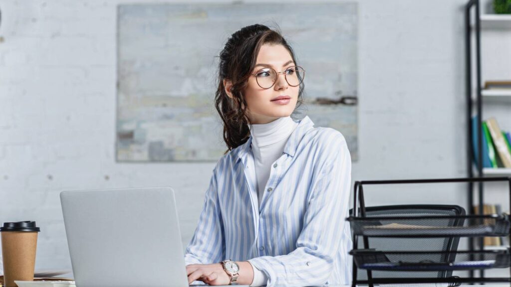 5 dicas essenciais para manter seus óculos sempre limpos e bem cuidados