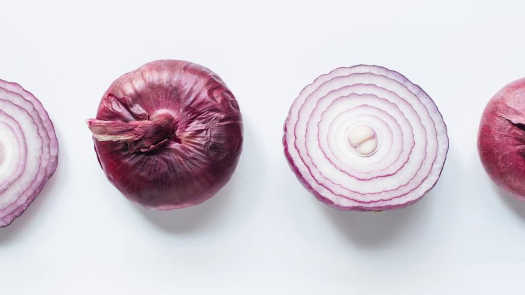 A melhor dica natural para afastar abelhas do seu jardim gastando pouco