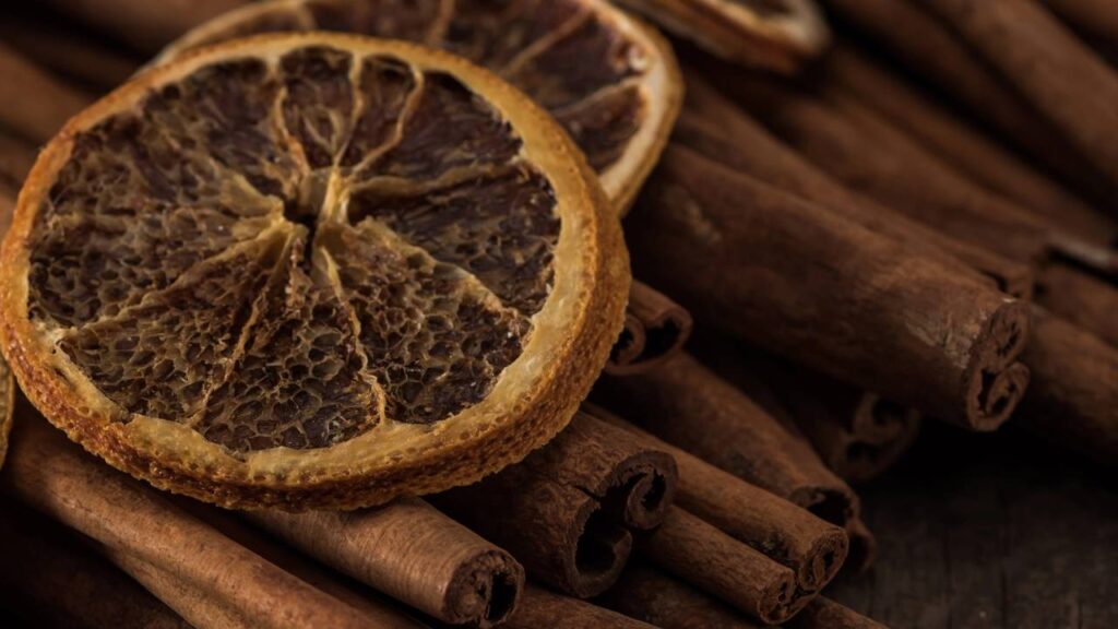 Decoração com casca de laranja está conquistando as mesas de Ano Novo