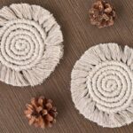 Porta-copos em crochê para decorar a mesa com charme e praticidade