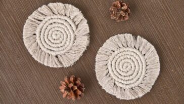 Porta-copos em crochê para decorar a mesa com charme e praticidade