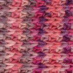 Caminho de mesa estreito em crochê para decorar com leveza