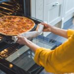 5 passos para limpar o forno elétrico com bicarbonato sem esforço