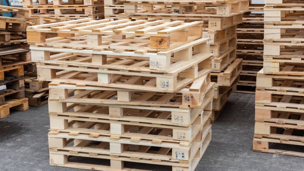 Adeus cabeceiras caras! A nova tendência que economiza de dá toque rústico