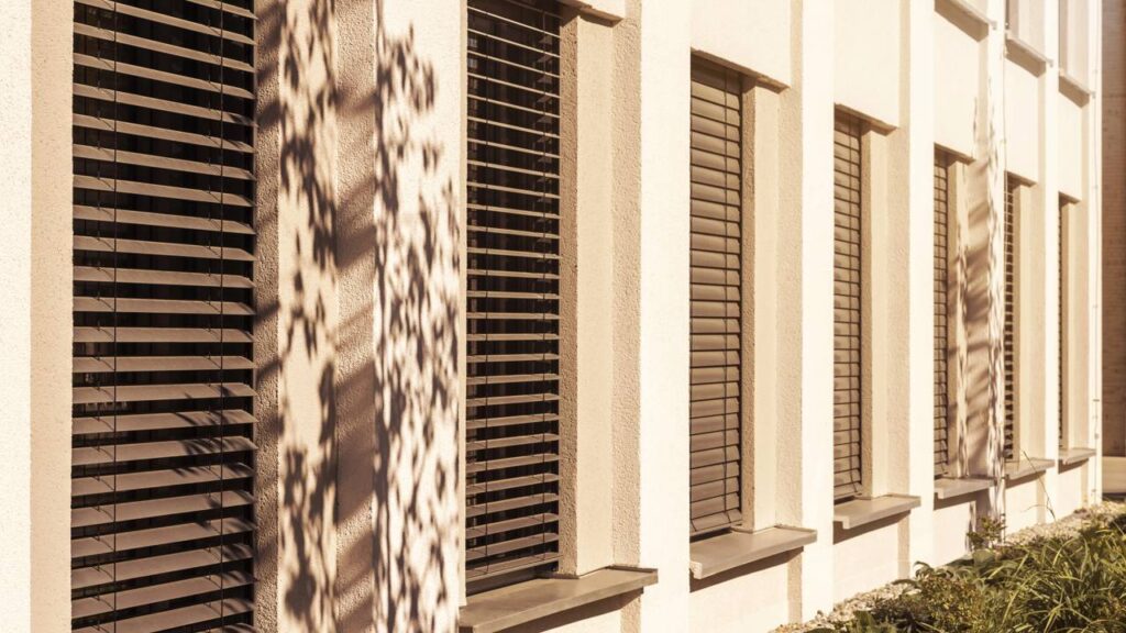 Esse truque com meia velha está revolucionando a limpeza doméstica