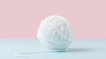 Toalha de mesa redonda com pontos rendados para deixar sua casa mais charmosa