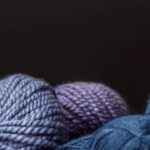 Casaco infantil em crochê com ponto alto leve e confortável