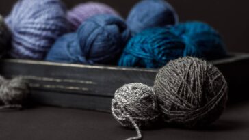 Casaco infantil em crochê com ponto alto leve e confortável