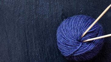 Pendurador de plantas em crochê simples para deixar a casa charmosa