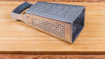 Ralador velhinho ainda tem salvação truque fácil deixa ele afiado rapidinho - Créditos: depositphotos.com / anmbph