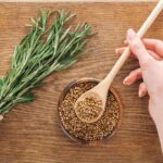 Alecrim no Feng Shui, a técnica que atrai boas energias e limpa o ambiente