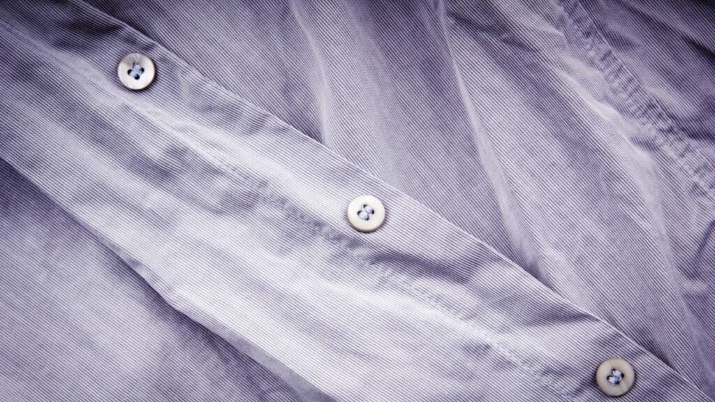 Os 3 ingredientes que eliminam amassados das roupas sem esforço