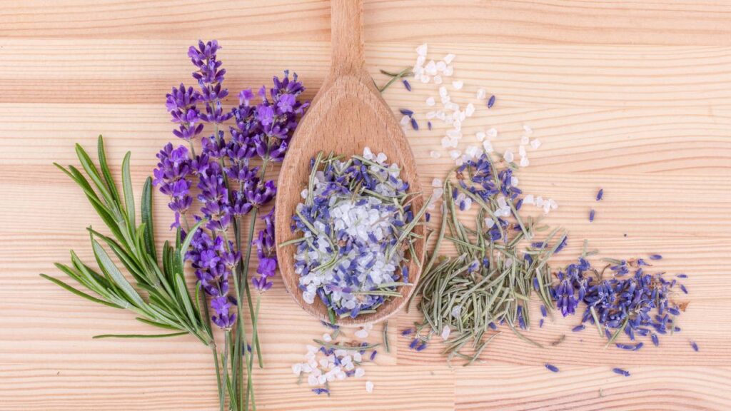 Usei vinagre e bicarbonato no banheiro e o cheiro mudou na hora