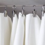 O melhor truque natural para tirar mofo da cortina do banheiro sem esforço