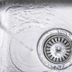 A mistura que usei para tirar o mau cheiro da minha pia naturalmente