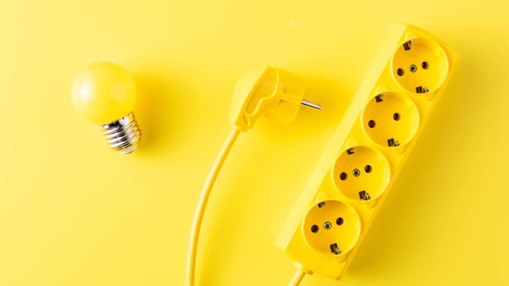 A atitude simples que pode salvar seus aparelhos elétricos nos dias de chuva