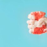 A forma mais segura de manter a esponja da pia livre de bactérias