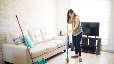 Por que você nunca deve varrer a casa logo após receber alguém