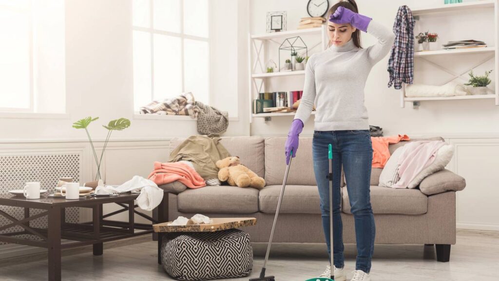 Por que você nunca deve varrer a casa logo após receber alguém