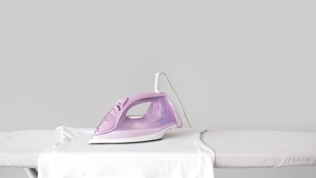 Adeus ferro de passar! Esse móvel esconde um segredo que tem ajudado muita gente a ter mais espaço