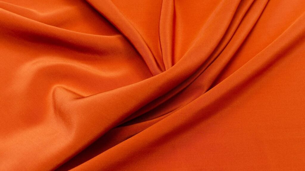 Adeus toalhas brancas! Essa nova tendência está mudando totalmente a decoração da ceia