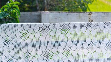 Painel de crochê artístico para decorar paredes com criatividade