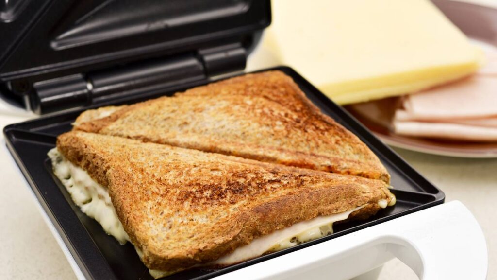 Um hábito comum com esse eletrodoméstico pode colocar sua casa em risco