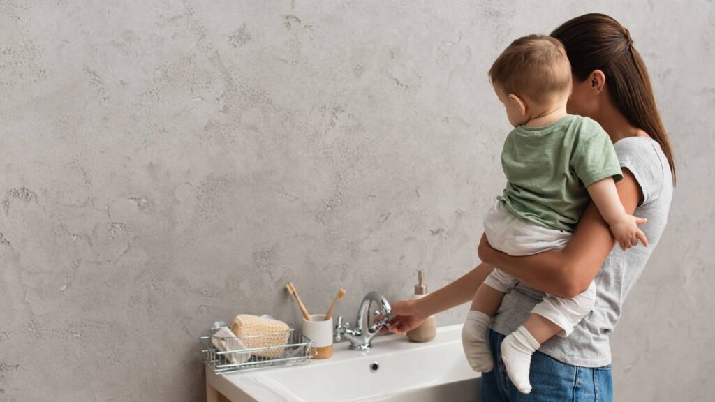 A dica mais eficaz para tirar cal e evitar estragos no encanamento