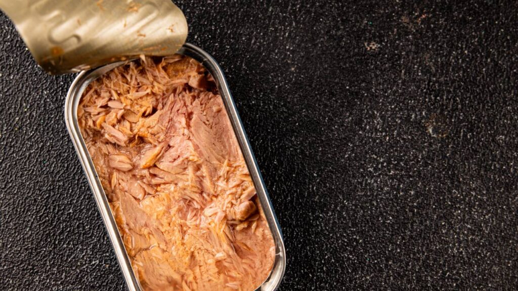 Esse truque com latinhas que virou febre nas decorações de Natal