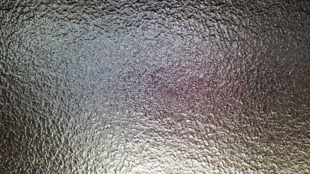 Adeus cortinas! A nova tendência que entrega luz e privacidade invade as salas