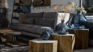 Adeus modernidade! Essa tendência dos anos 70 voltou em 2025 e está dominando salas e cozinhas