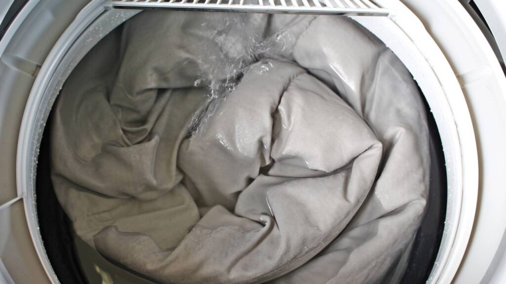 Esse simples descuido fez meu cobertor mofar sem eu nem perceber, veja como evitar esse erro