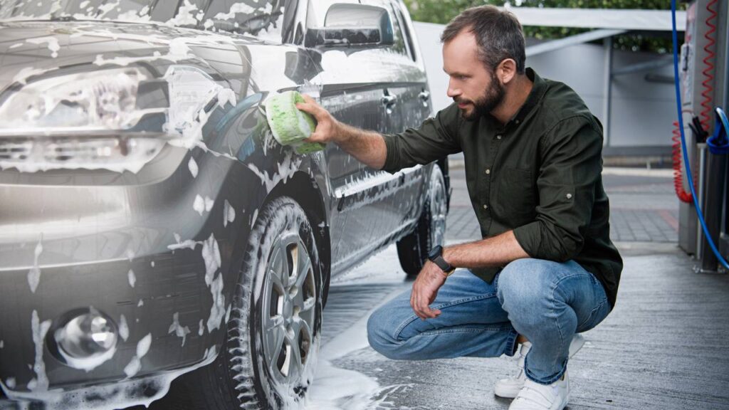Qual a frequência certa para lavar o carro sem danificá-lo