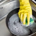 Essa mistura natural está substituindo o detergente industrial nas casas brasileiras