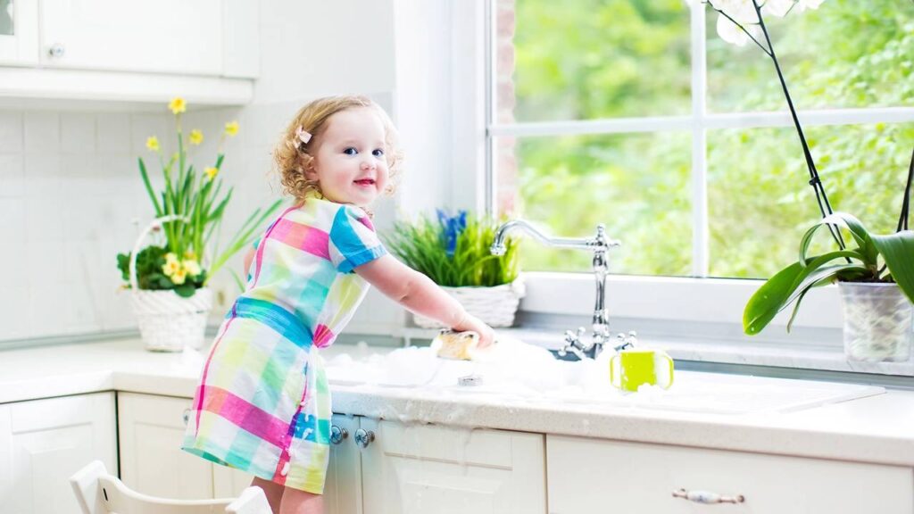 Essa mistura natural está substituindo o detergente industrial nas casas brasileiras