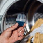Esse erro comum faz suas roupas saírem sujas da lavadora