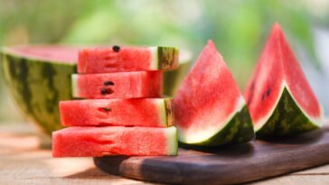 O segredo para fazer um amigurumi de melancia em crochê firme e bem colorida