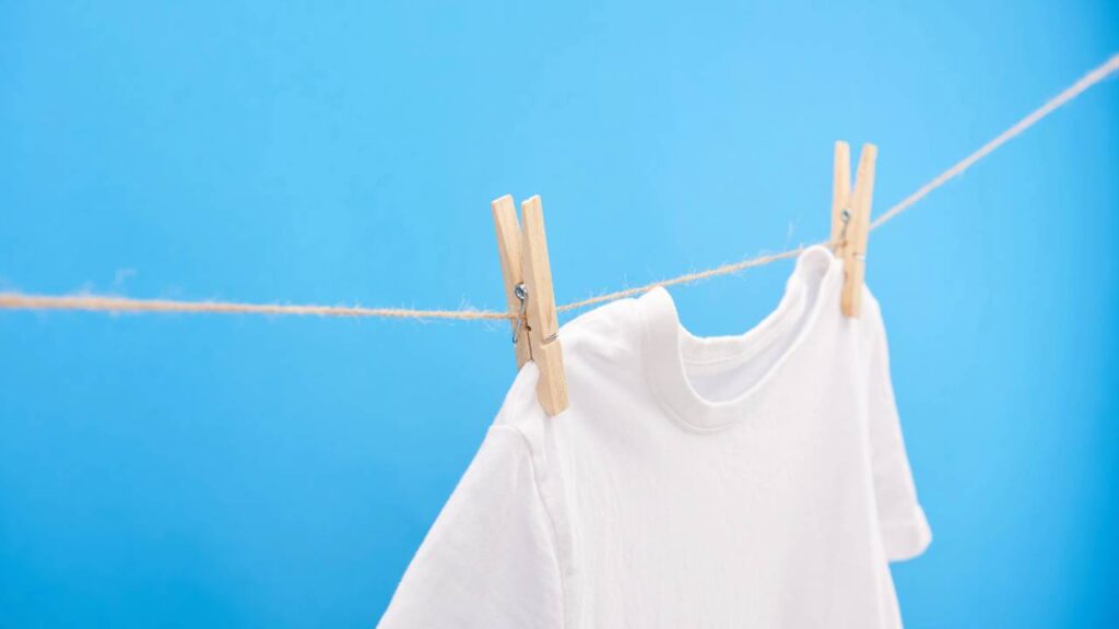 Achei que tinha perdido minhas camisas brancas até testar essa receita simples