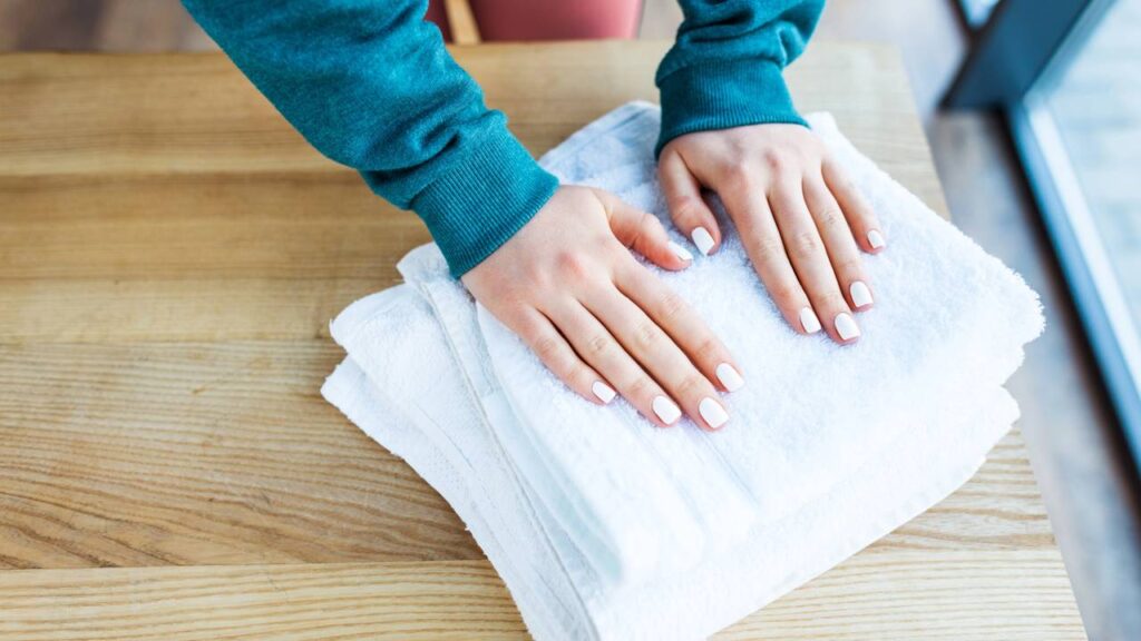 Adeus toalhas brancas! Essa nova tendência está mudando totalmente a decoração da ceia