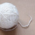 Saída de praia em crochê com fio de linho e algodão e efeito see-through elegante