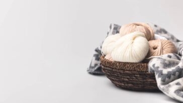 Gorro infantil com protetores de orelha em crochê para mais conforto e charme