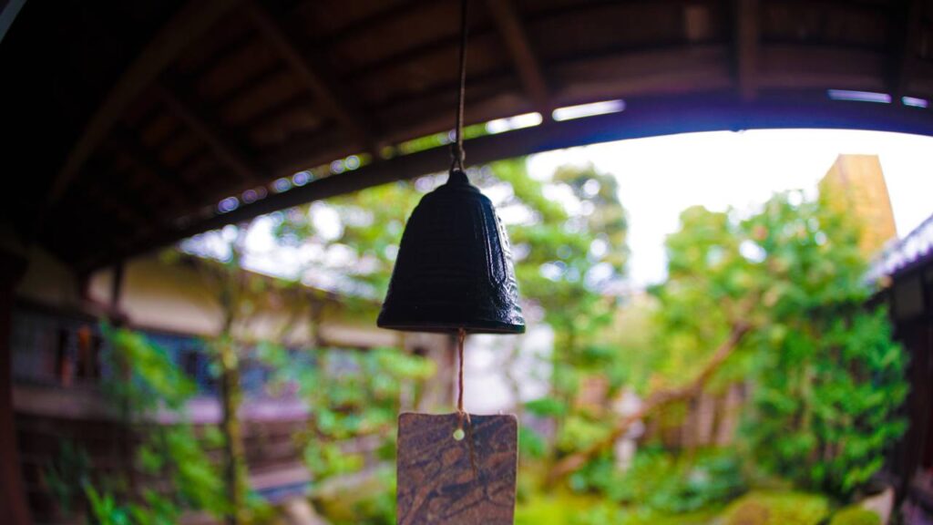 Pendure o sino de vento nesse local do Feng Shui e sinta a mudança no ambiente