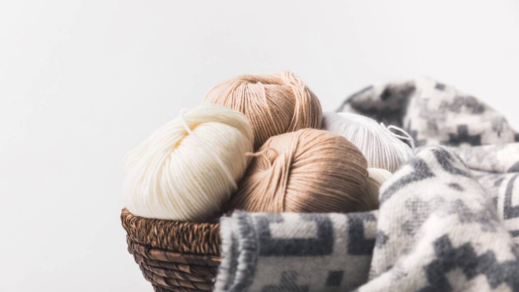 Porta-moedas simples em crochê prático e fácil de carregar