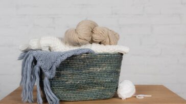 Bolsa dobrável em crochê flexível, leve e prática para transportar