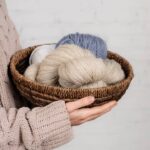 Capa para carregador de celular em crochê prática e segura para proteger