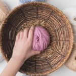 Cortina curta de crochê para decorar janelas com charme artesanal