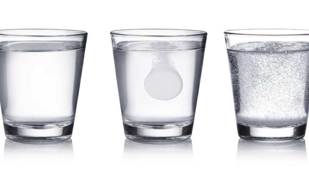 As roupas voltam a ficar branquinhas quando você combina comprimidos detergente certo e água na temperatura ideal - Créditos: depositphotos.com / gresey