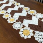Como fazer caminho de mesa em crochê com acabamento impecável