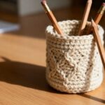 Porta-lápis de crochê é ideal para treinar pontos e organizar com estilo