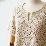 Blusas de crochê ganham charme com medidas certas e pontos bem modelados